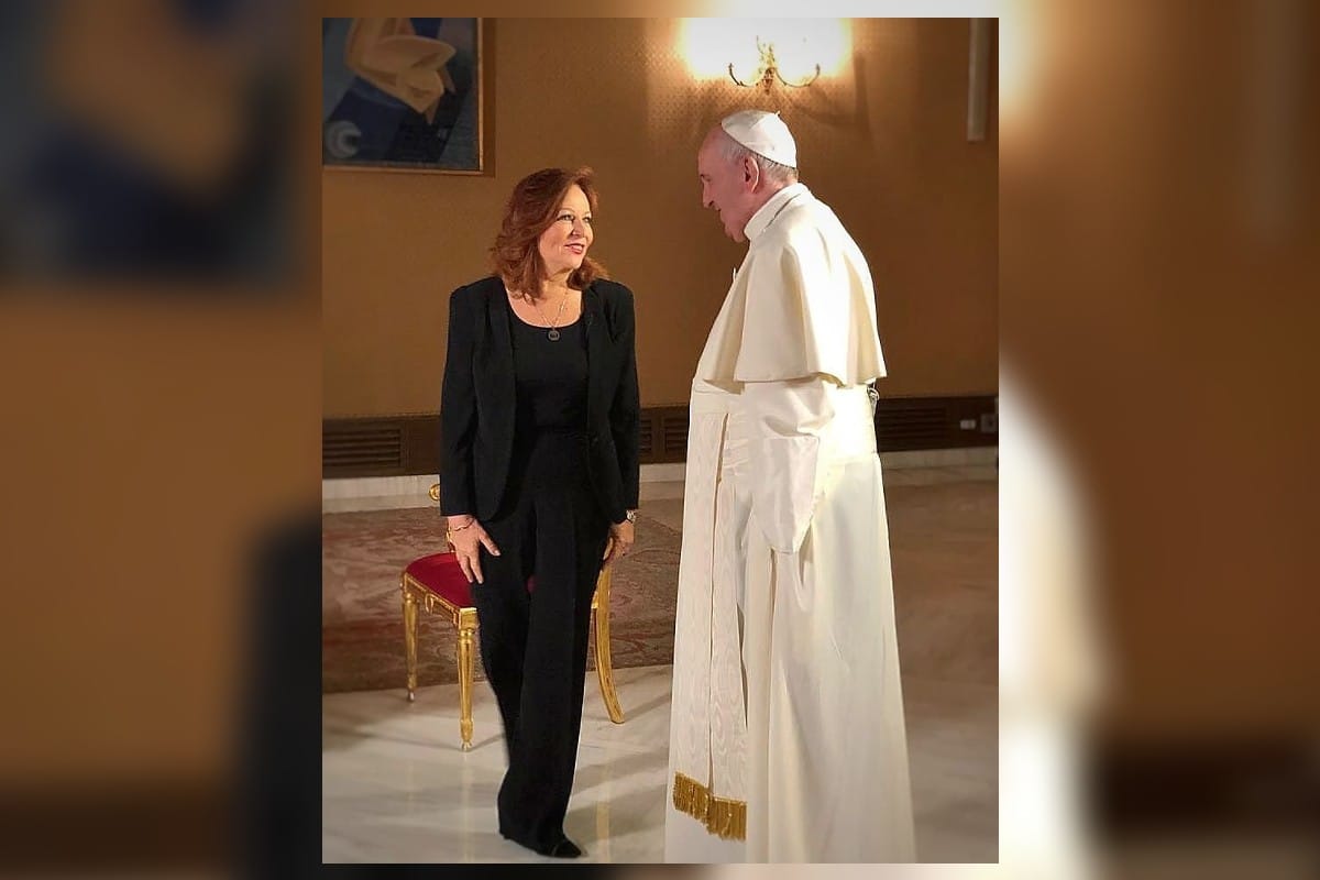 Valentina Alazraki con el Papa Francisco. Foto: Instagram @valealazraki