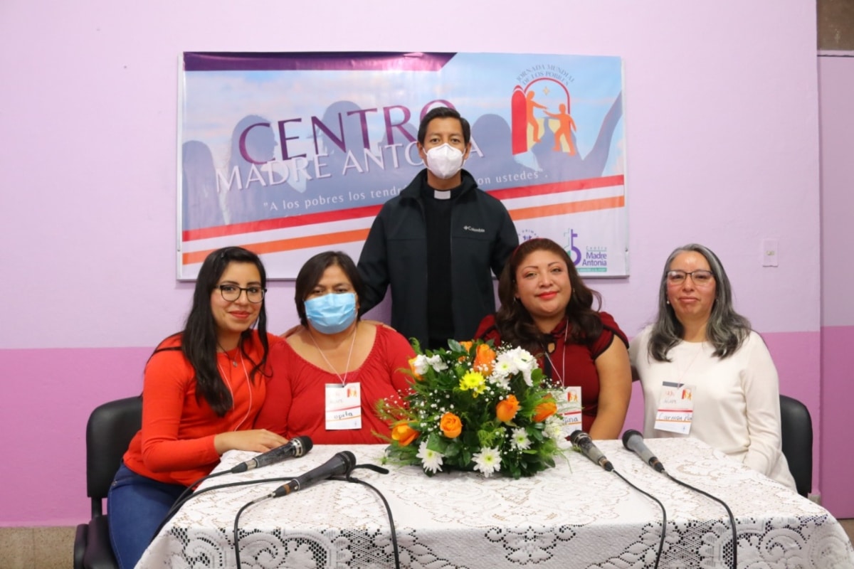 Las participantes en el foro realizado por el Centro Madre Antonia durante la Jornada Mundial del Pobre 2021. Foto: Desde la fe.