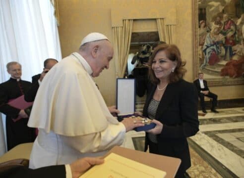 Papa Francisco reconoce la trayectoria periodística de Valentina Alazraki