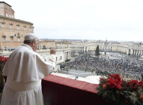 El Papa Francisco bendice al mundo: ¡Feliz Navidad a todos!