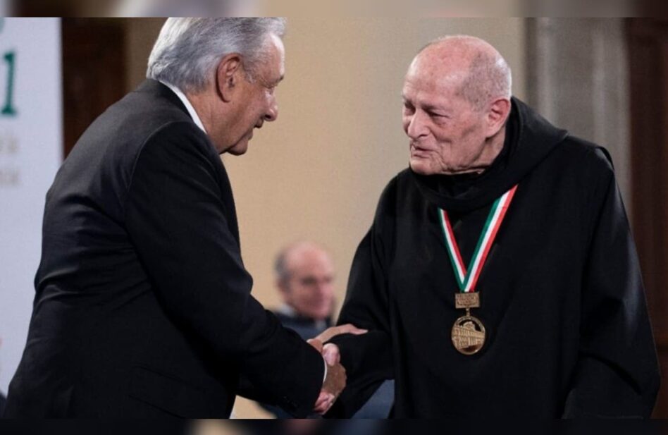 Fray Gabriel Chávez de la Mora recibe el Premio Nacional de Arquitectura