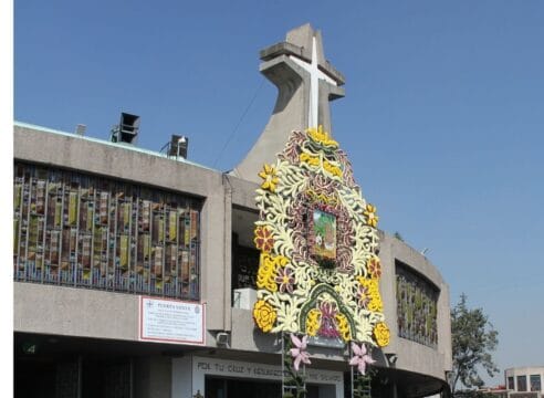 Portal florido, regalo de artesanos de Iztapalapa a la Virgen de Guadalupe