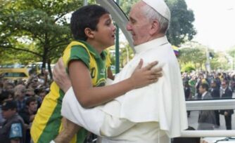 Nathan, así ha cambiado su vida 10 años después de este abrazo