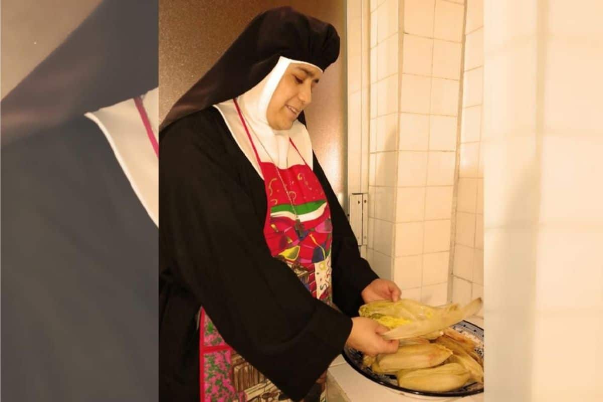 Las hermanas Agustinas Recoletas abren venta especial de tamales y atole con motivo del Día de la Candelaria.