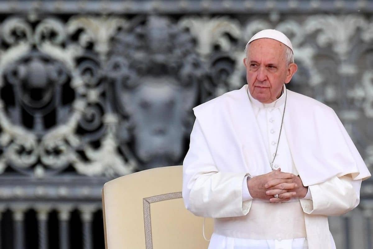 El Papa Francisco alerta sobre 2 temas de actualidad: la colonización ideológica y la amenaza de las armas nucleares.