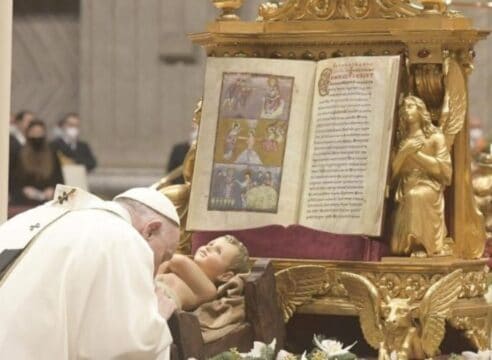 El Papa pide imitar a los Reyes Magos, en su deseo de hallar a Dios