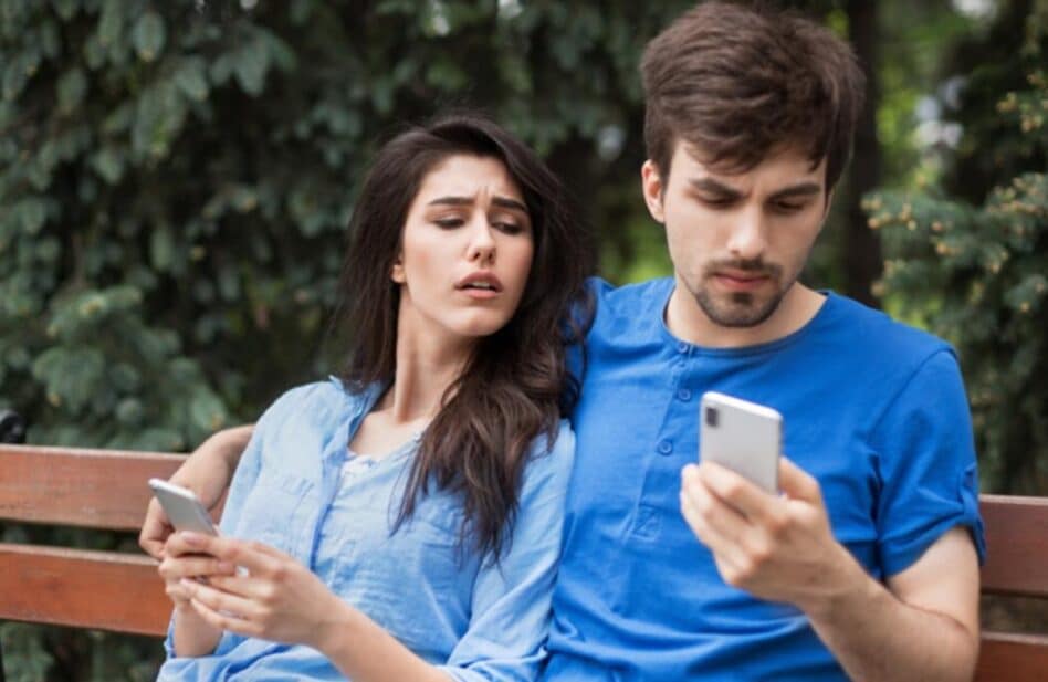 ¿Tu pareja revisa a escondidas tu celular? Su relación está en riesgo