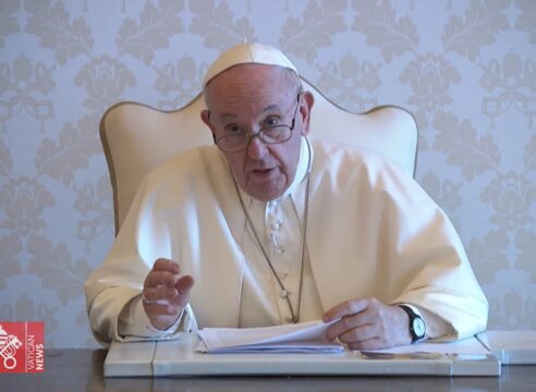 Vivimos una “tercera guerra mundial en pedazos”, alerta el Papa Francisco