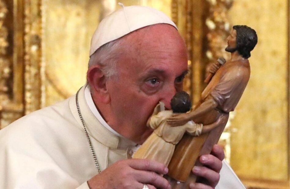 La devoción a los santos no es superstición, el Papa Francisco lo explica