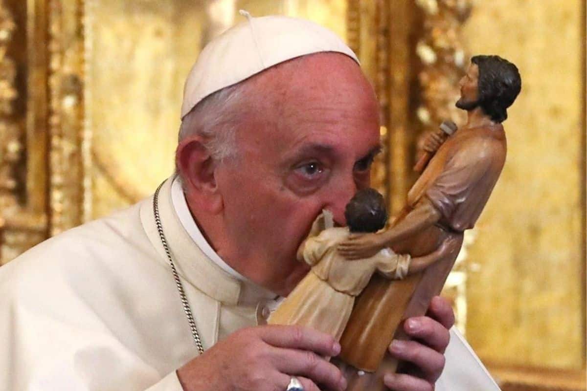 Al reflexionar sobre la Comunión de los Santos, el Papa Francisco dijo que la devoción a ellos no es cuestión mágica.