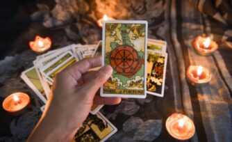 Exorcistas dan curso gratis sobre santería, tarot, new age y otros temas