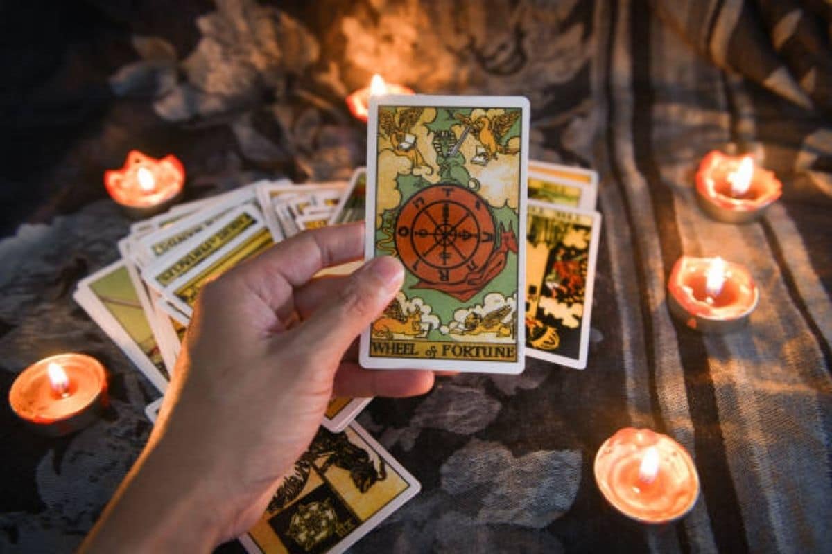 Exorcistas dan curso gratis sobre santería, tarot, new age y otros temas