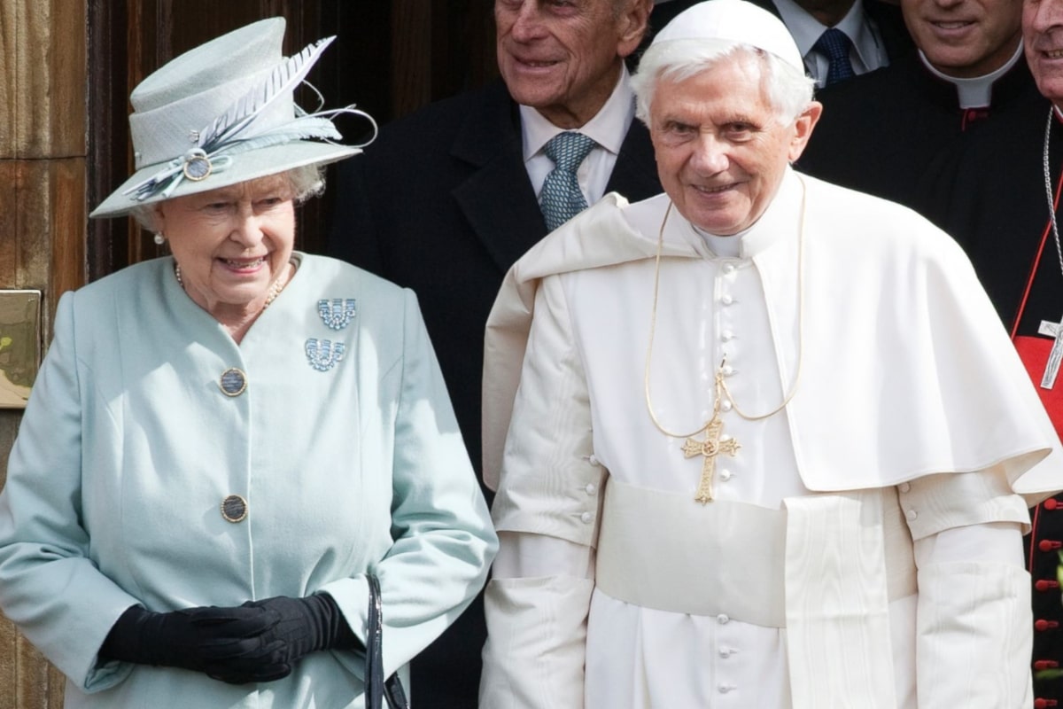 El Papa Benedicto XVI fue el segundo Pontífice en visitar el Palacio de Buckingham. Foto: ABC News.