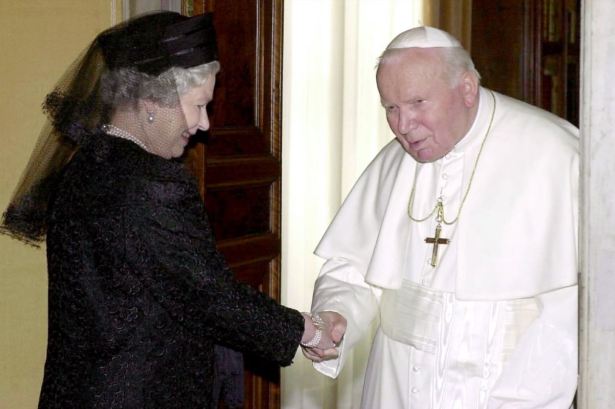 La tercera reunión de san Juan Pablo II e Isabel II. Foto: ABC News.