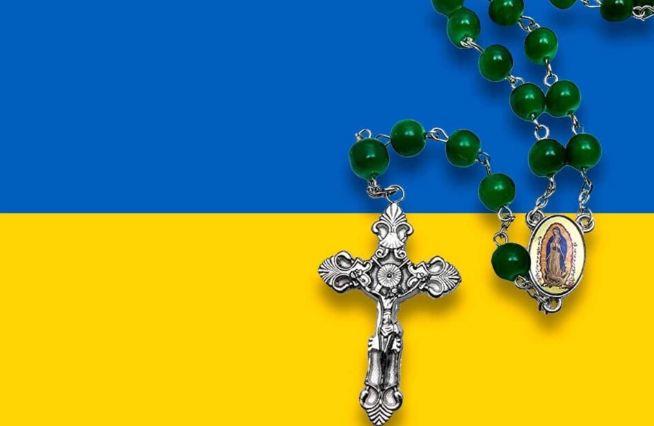 Rosario por la paz en Ucrania. ¿Cómo rezarlo paso a paso?