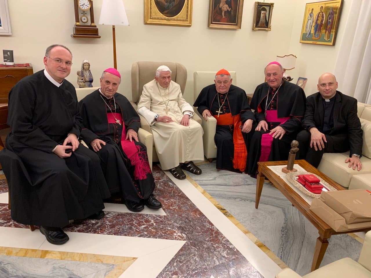 El Arzobispo de Praga visitó al Papa Emérito. Foto: Cortesía.