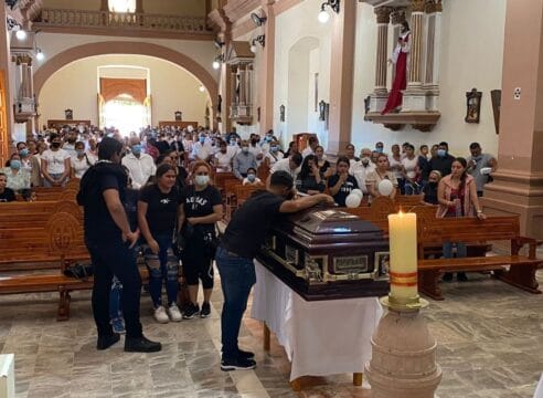 Asesinan al alcalde de Aguililla, donde el Nuncio Apostólico rezó por la paz