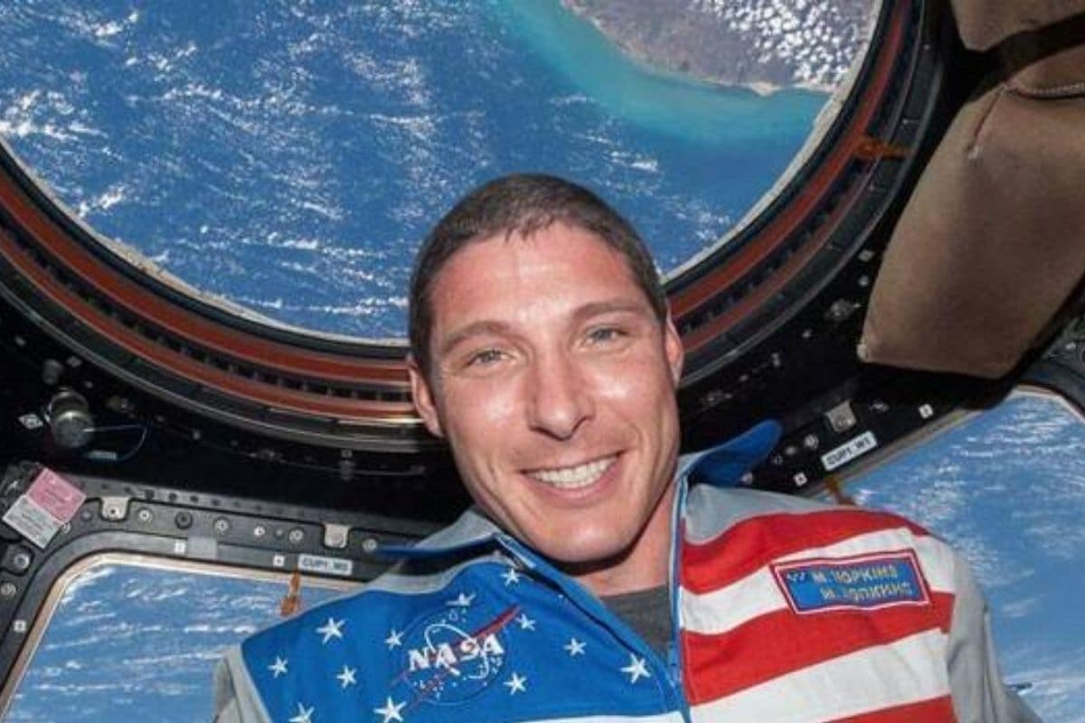 Mike Hopkins, el astronauta que comulgó en el espacio