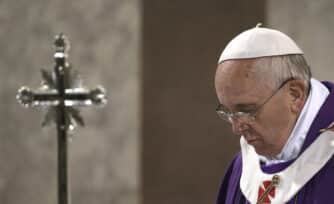 Esta es la pequeñita oración que el Papa pide que no dejes de  hacer todas las noches de Cuaresma