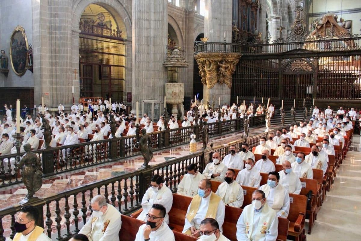 Los sacerdotes renovarlos las promesas que hicieron en su ordenación. Foto: Miguel Ávila.