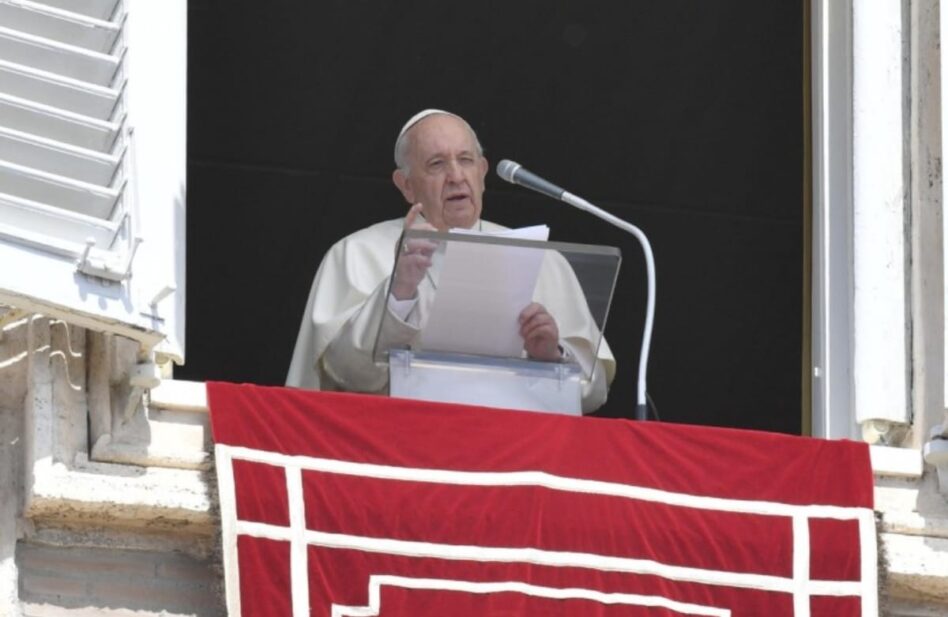 Papa Francisco: Jesús nos da dos regalos para la Pascua