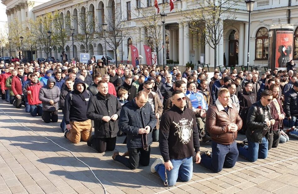 El “Rosario de hombres”, ¿qué busca esta iniciativa que crece en Europa?