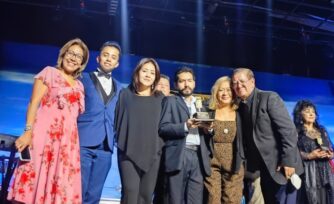 Programa radiofónico católico recibe el premio ‘Micrófono de oro’.