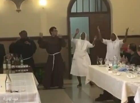 VIDEO: religiosos franciscanos muestran su alegría y se hacen virales