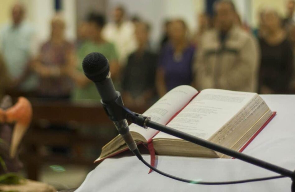 Estos son los 10 mandamientos para leer en Misa