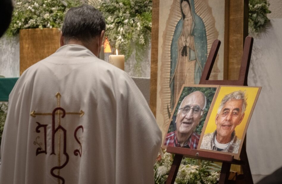 "No te lleves los cuerpos", pidió sacerdote sobreviviente a sicario