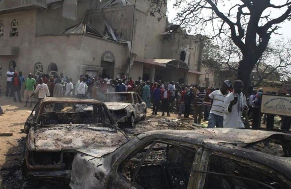 Hombres armados atacan iglesia en Pentecostés, hay decenas de muertos