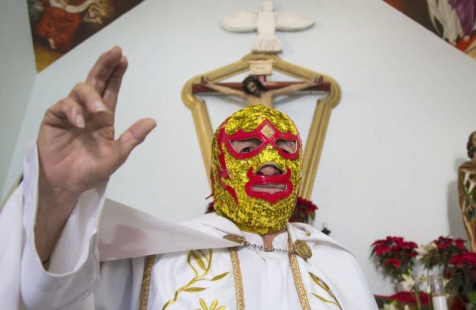 Esta es la historia que llevó a un sacerdote a convertirse en luchador