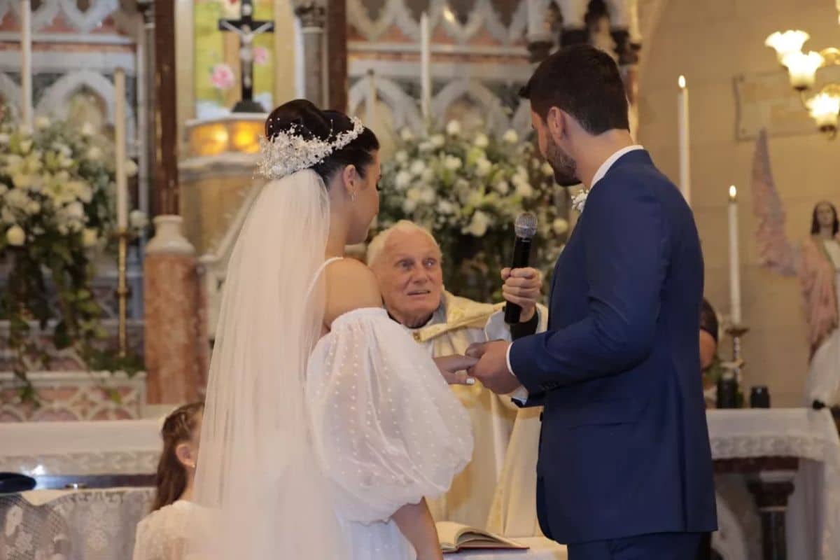 El padre Paulo celebró la boda de su nieto Anderson. Foto: G1