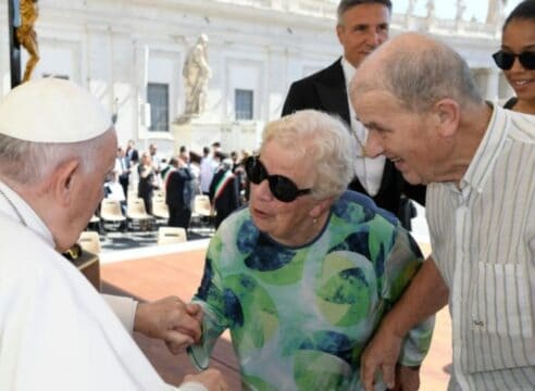 Papa Francisco: Dan vergüenza los que se aprovechan de los ancianos