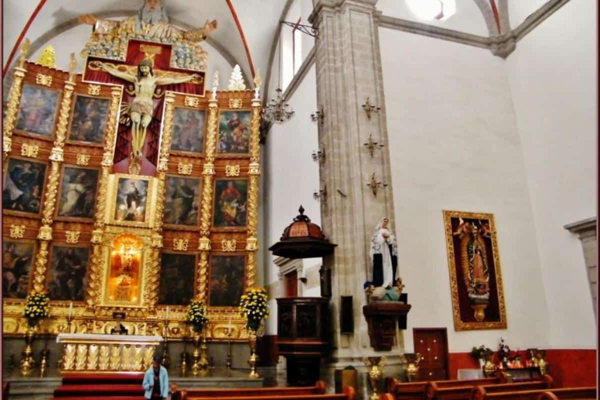 Interior de la parroquia San Gabriel Arcángel en la Arquidiócesis de México. Foto: Flickr.