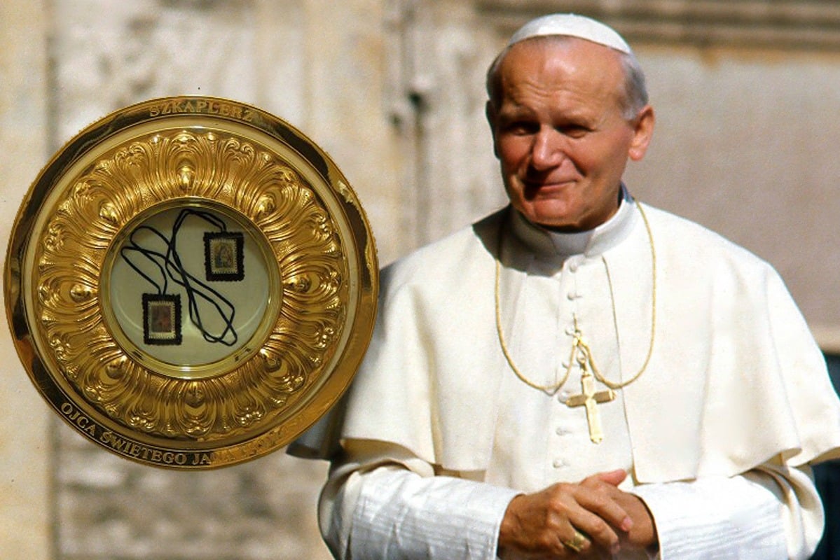 El escapulario del Papa Juan Pablo II.