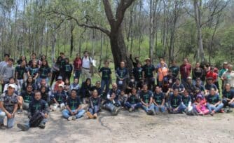 Jóvenes católicos buscan salvar área verde abandonada en la CDMX