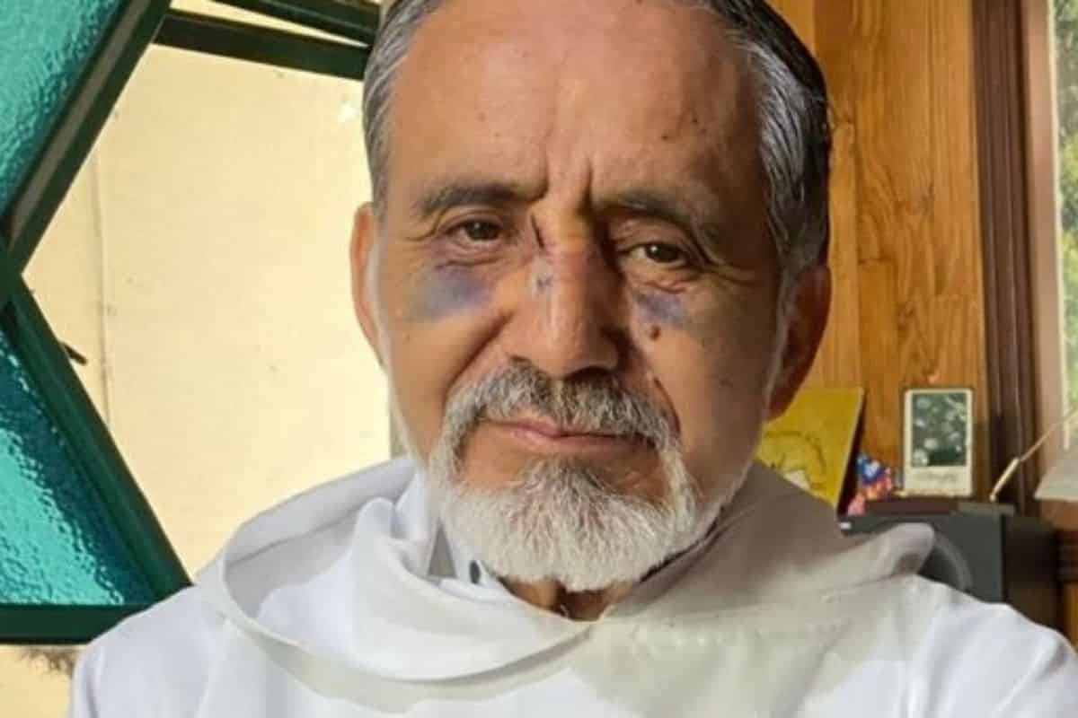 El padre Mateo Calvillo fue agredido el pasado fin de semana por un desconocido. Foto: FB carlos.a.llanas