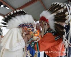 El Papa pide perdón en Canadá por los abusos contra pueblos indígenas