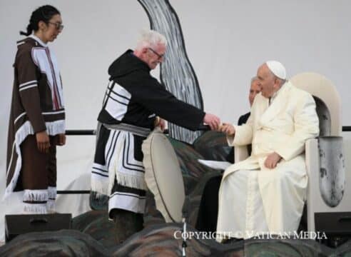 Con mensaje para jóvenes y ancianos, el Papa se despide de Canadá