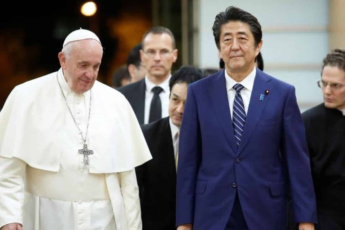 El Papa Francisco y Shinzo Abe durante la Vistita Apostólica a Japón en 2019. Foto: Especial.