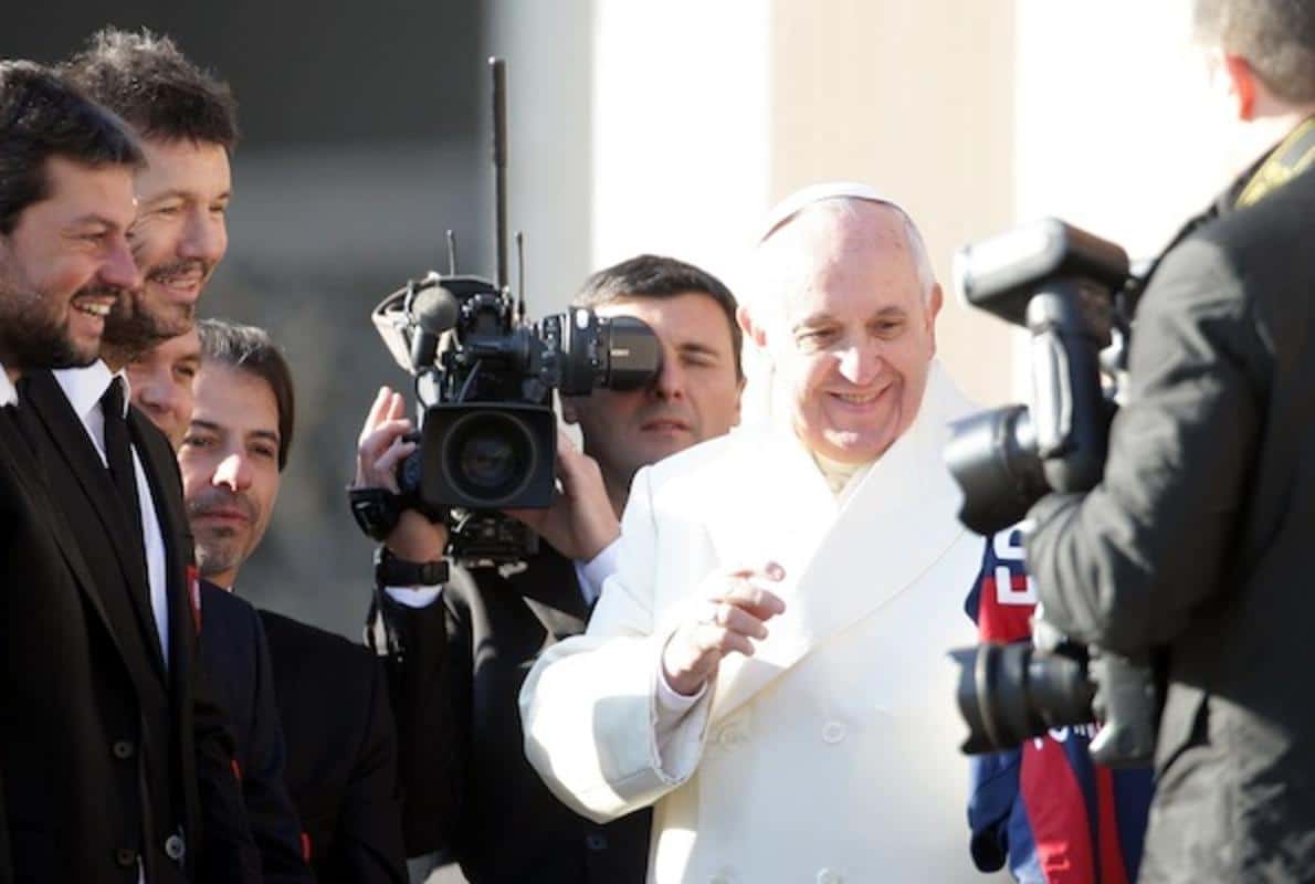 El Papa Francisco grabado por una cámara de televisión. Foto: Vatican Media.