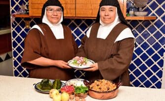 Chiles en nogada tradicionales: Ellas son guardianas de la receta