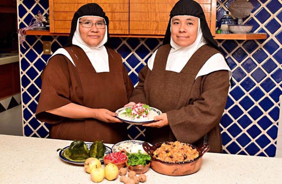 Chiles en nogada tradicionales: Ellas son guardianas de la receta