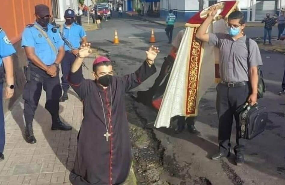 Obispo Rolando Álvarez rechaza el exilio; se queda en Nicaragua para acompañar al pueblo