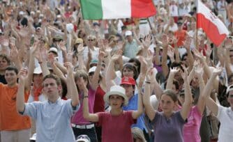 Miles de jóvenes escuchan en Medjugorje advertencia sobre la pornografía