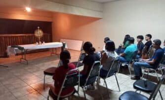 "No pierdan la fe": Iglesia a familiares de mineros