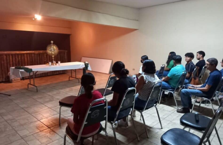 "No pierdan la fe": Iglesia a familiares de mineros