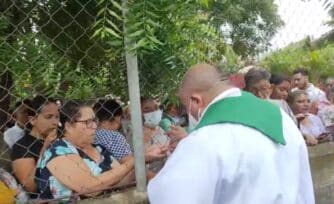 Bienaventurados si tienen hambre... En Nicaragua comulgan tras rejas