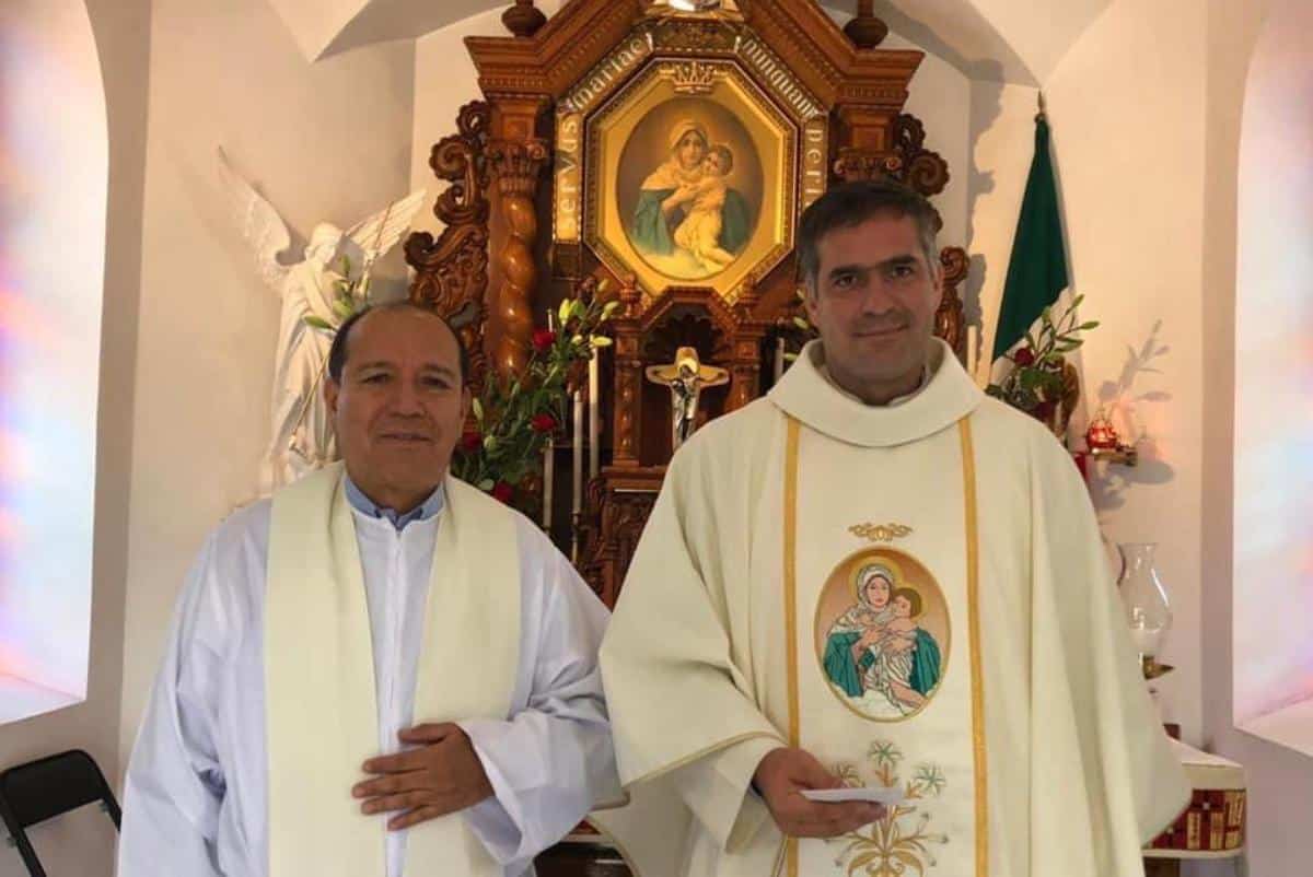 Con el padre Juan Manuel Pérez Romero, exorcista; el padre Laureano fue su alumno y vicario. Foto: P. Laureano López Saloma